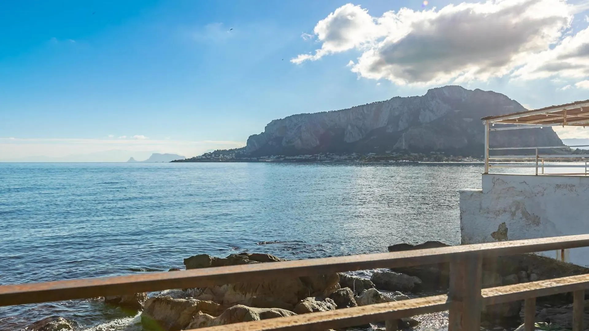 Sea View Charm - Mondello Apartment With Terrace Palermo 0*,